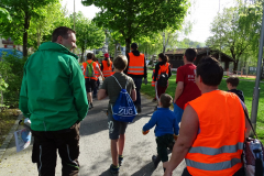 05a Gruppen beim Abmarsch 05